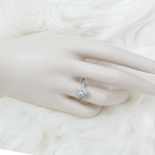 Load image into Gallery viewer, Diamond Heart Cut Ring