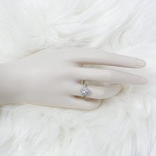 Load image into Gallery viewer, Diamond Heart Cut Ring