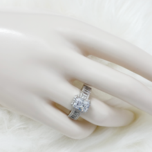 Load image into Gallery viewer, Spark Diamond Silver Ring
